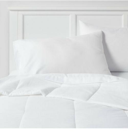 Room Essentials - TWIN/XL All Season Comforter WHITE 68X94 In